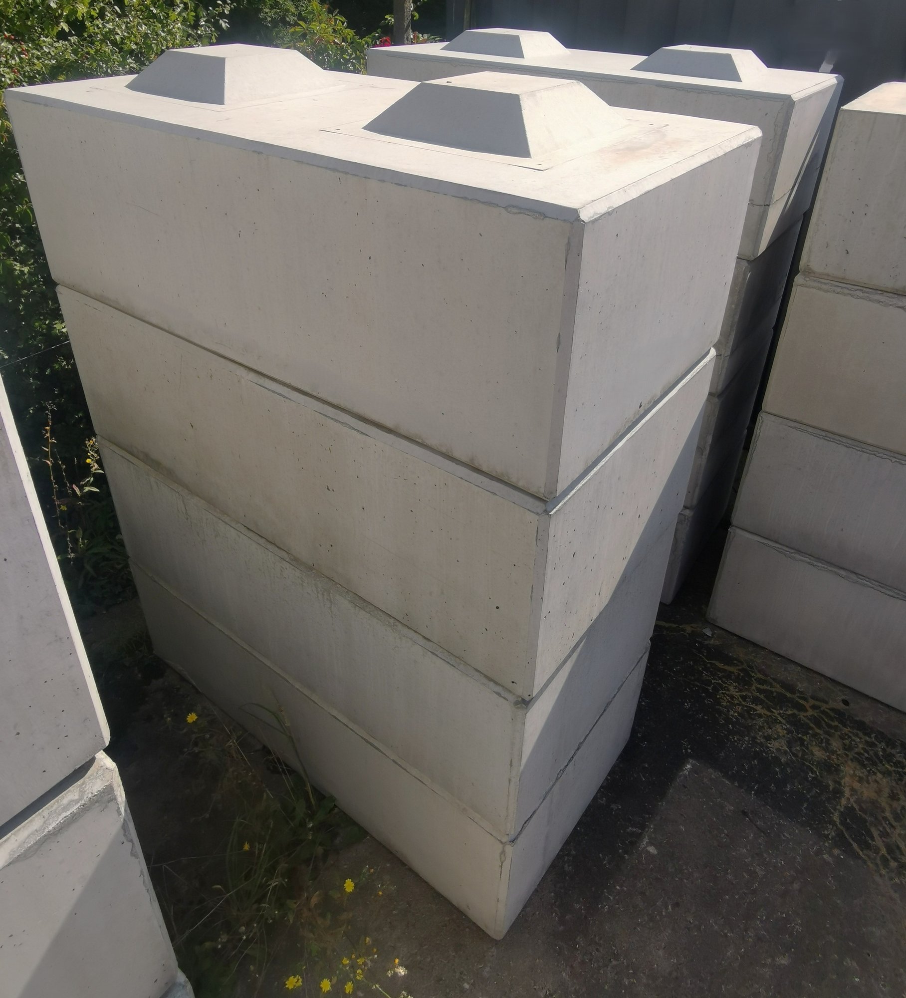 blockstein 1 Gestapelte BTG-Blocksteine mit Höckern